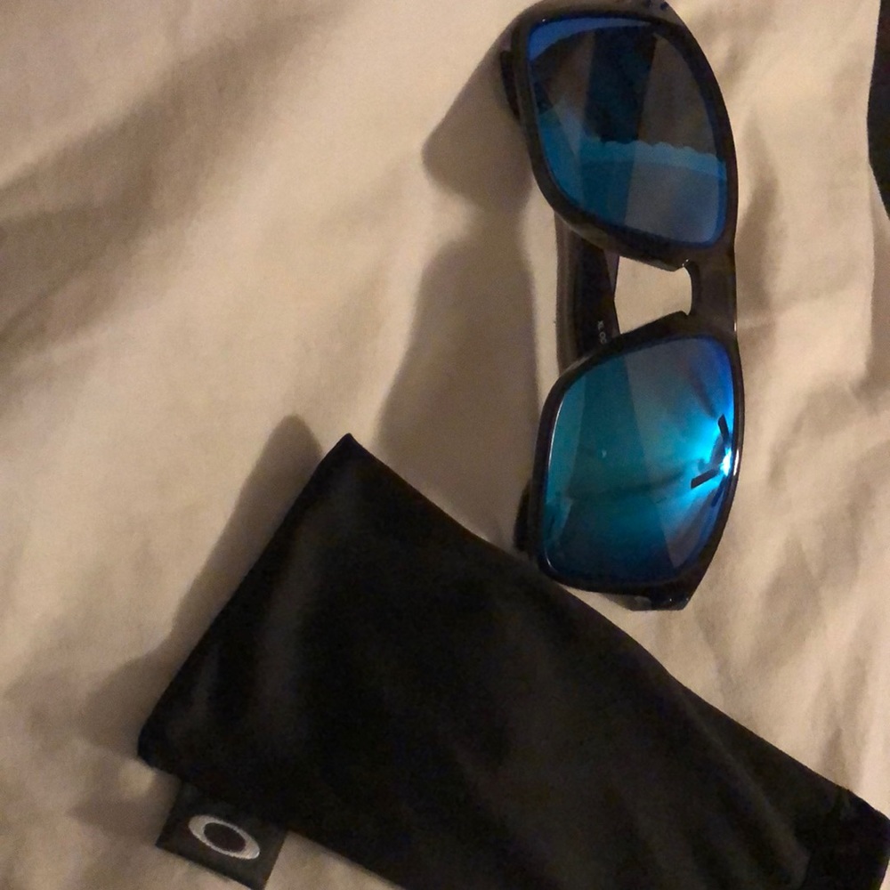 Holbrook Oakley Sunglasses-Gray with colored mirrored lenses